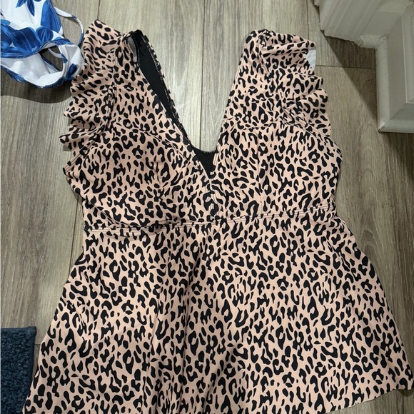 SHEIN Other - Womens Leopard Print V-Neck Swim Top with Ruffle Sleeves
